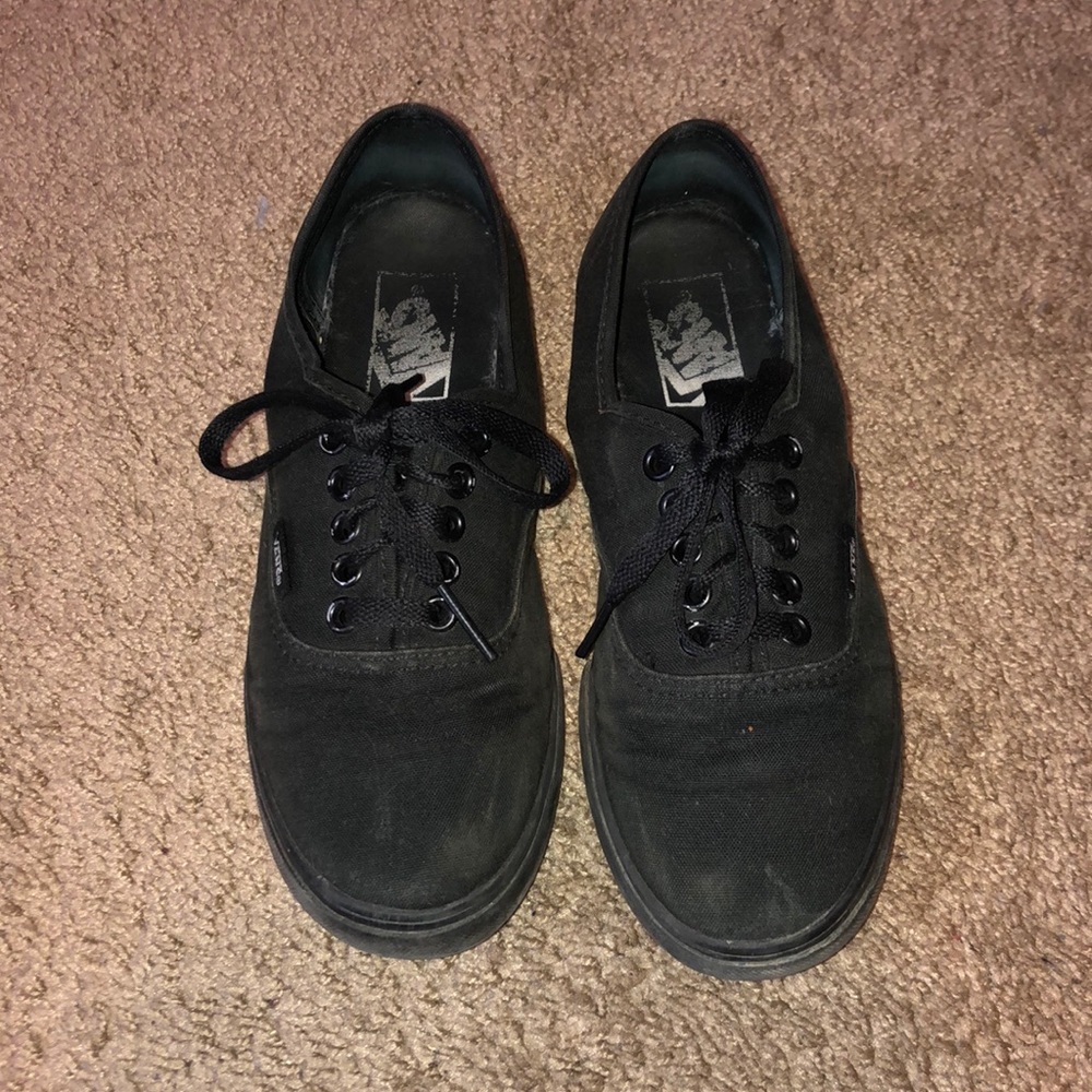 Vans - Classic Black Lace-Up Sneaker